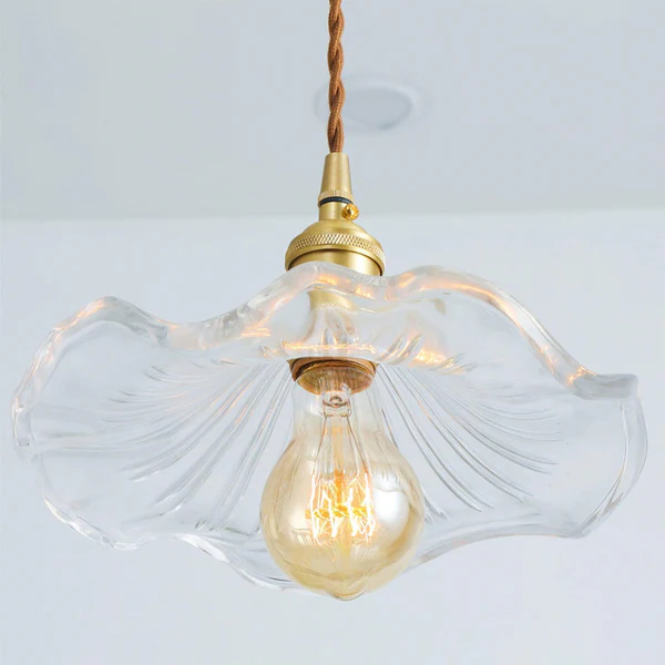 Stylowa lampa w kształcie kwiatu hibiskusa