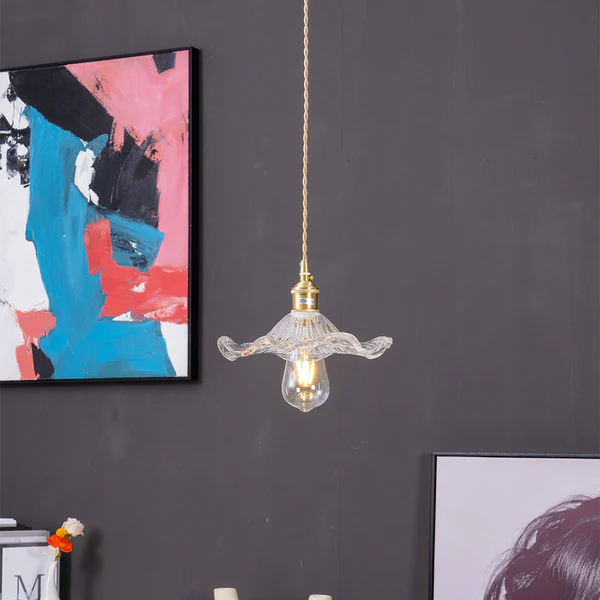 Stylowa lampa w kształcie kwiatu hibiskusa