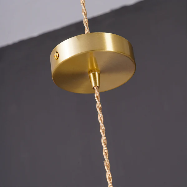 Stylowa lampa w kształcie kwiatu hibiskusa