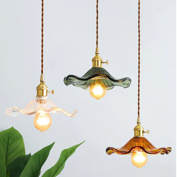Stylowa lampa w kształcie kwiatu hibiskusa