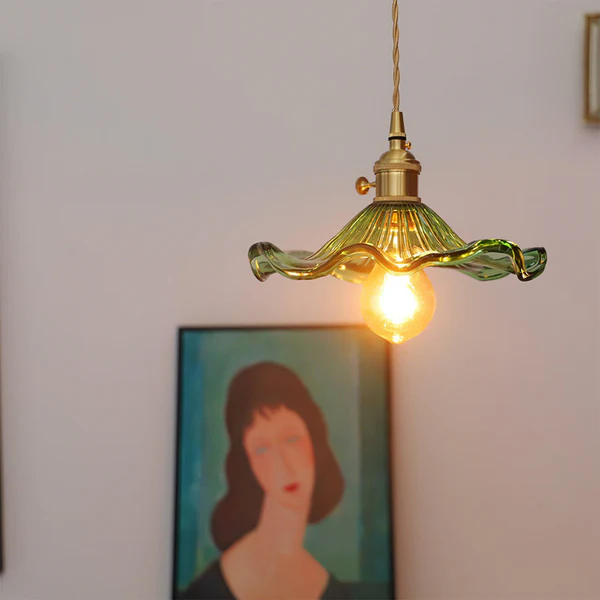 Stylowa lampa w kształcie kwiatu hibiskusa