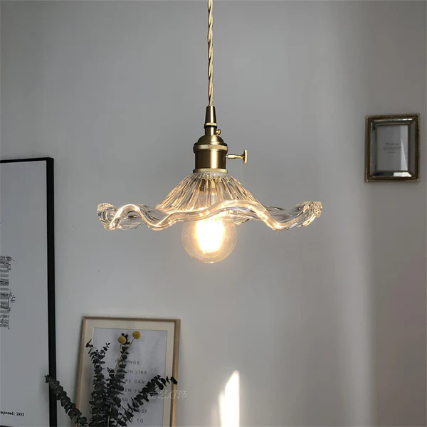 Stylowa lampa w kształcie kwiatu hibiskusa