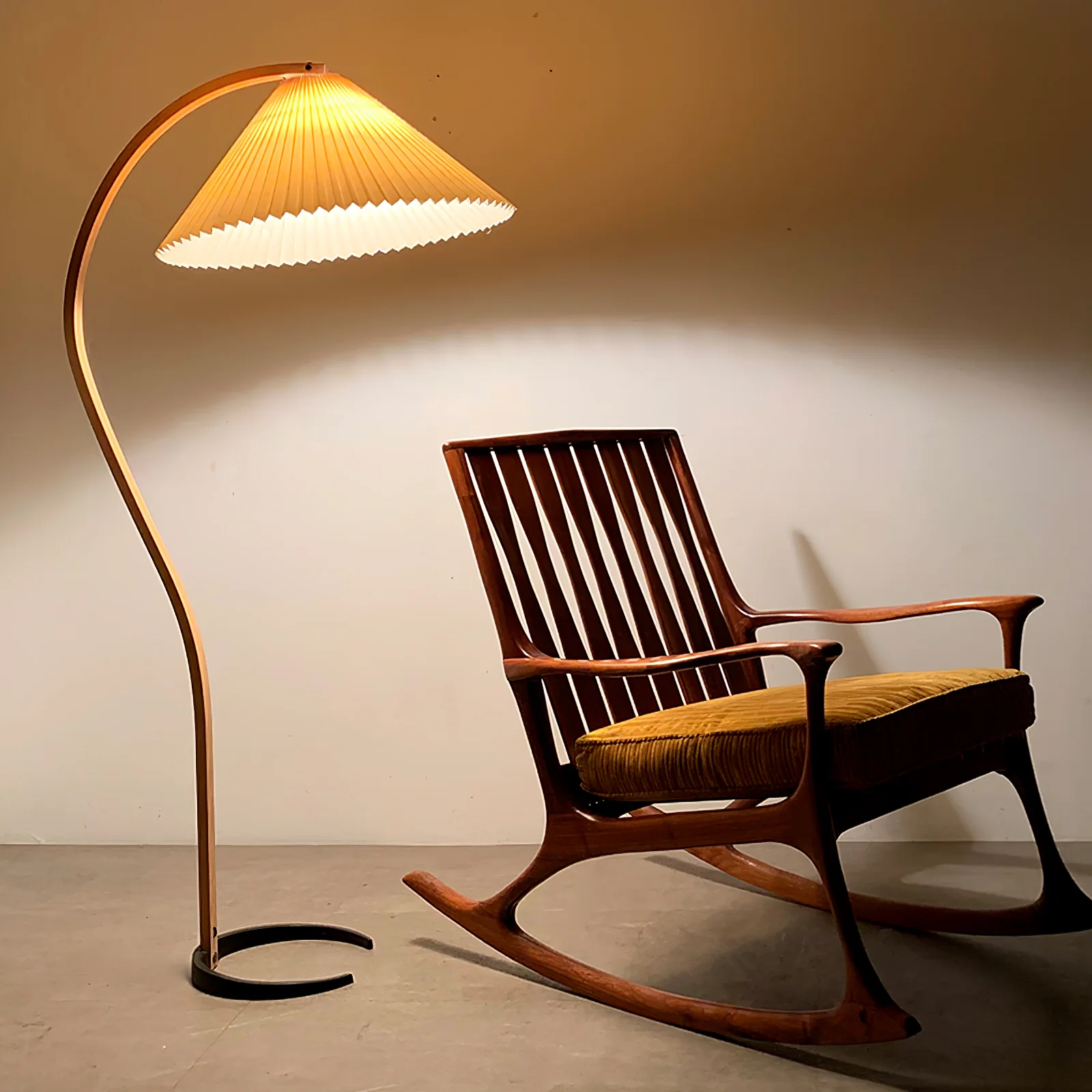 Lampa podłogowa Caprani
