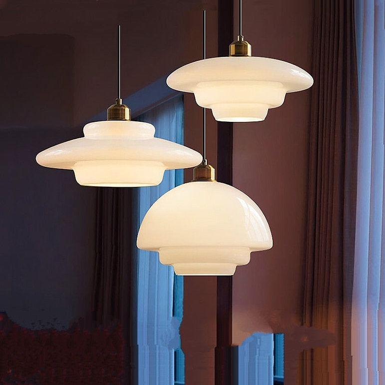Biała lampa wisząca z połowy wieku