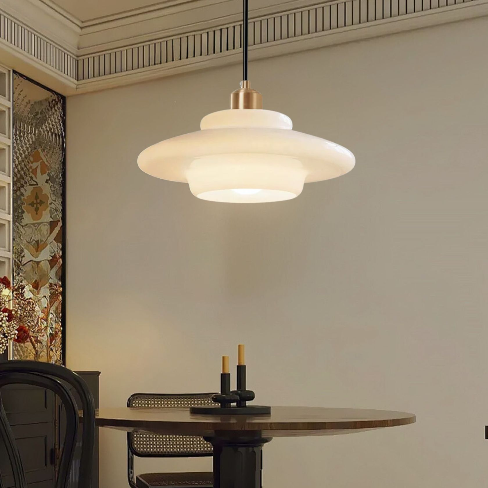 Biała lampa wisząca z połowy wieku