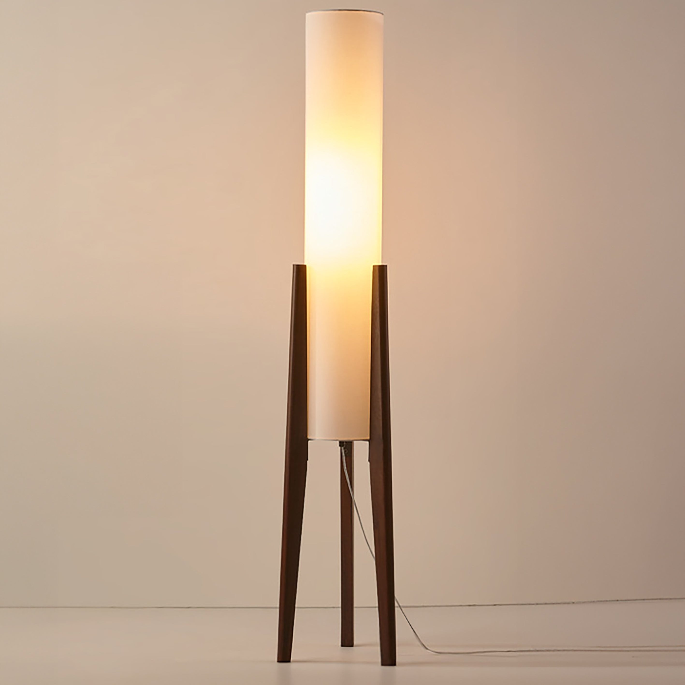 Lampa podłogowa z litego drewna orzechowego Lampa artystyczna